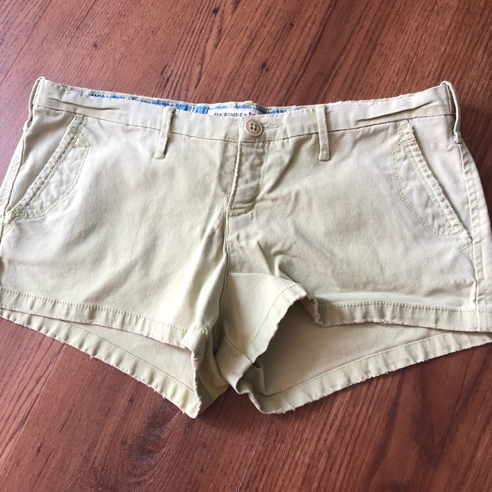 Abercrombie & Fitch size 4 light green shorts